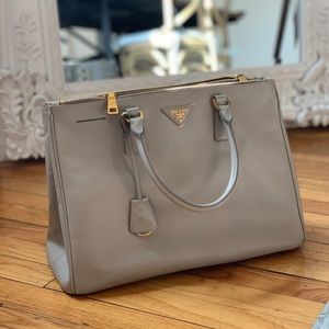 Authentic PRADA Saffiano Large Galleria Zip Tote